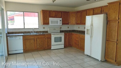 5733 W Beck Ln in Glendale, AZ - Building Photo - Building Photo