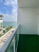 500 NE 29th St, Unit 703 in Miami, FL - Foto de edificio - Building Photo