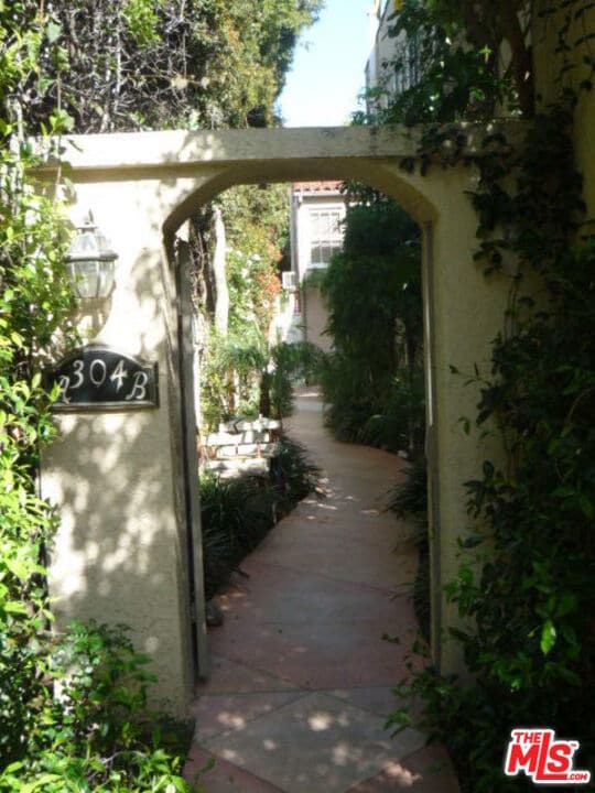 304 S Reeves Dr in Beverly Hills, CA - Building Photo - Building Photo