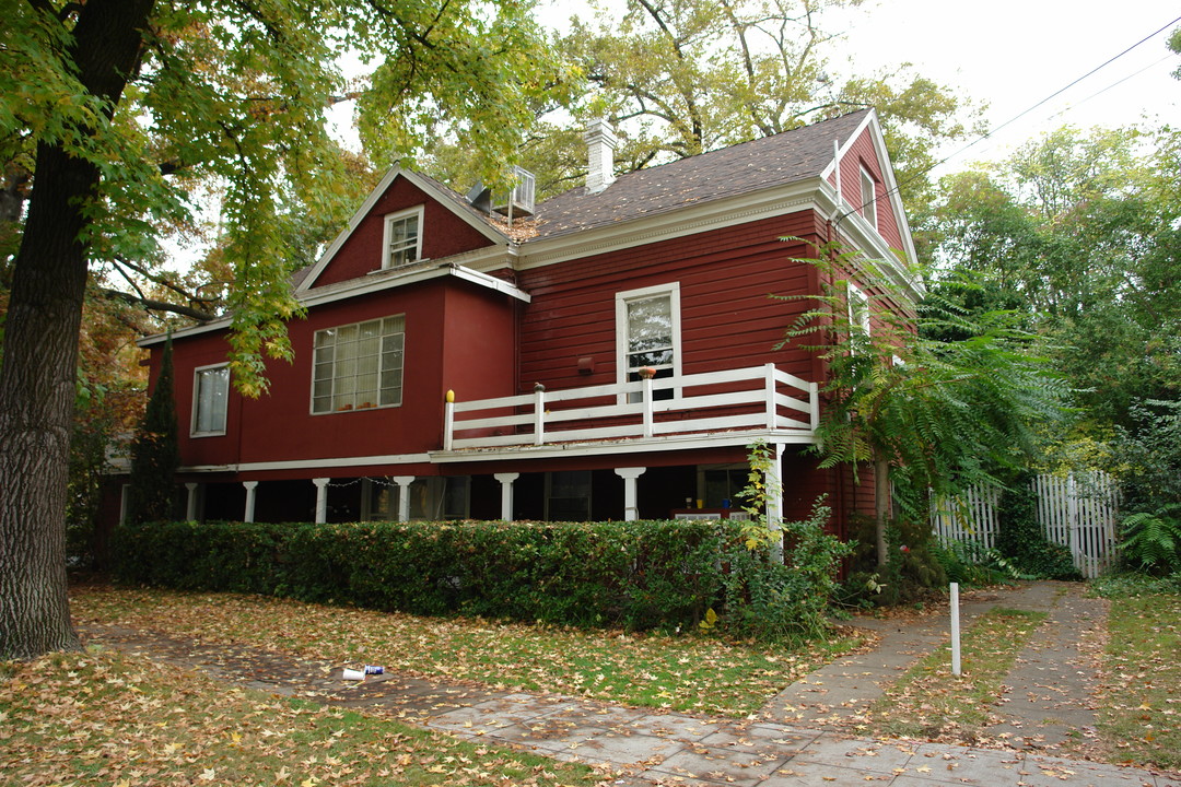 742 W 6th St in Chico, CA - Building Photo