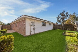 1808 Wren Dr in League City, TX - Building Photo - Building Photo