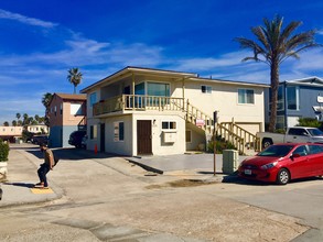 5168-5176 Brighton Ave in San Diego, CA - Foto de edificio - Building Photo