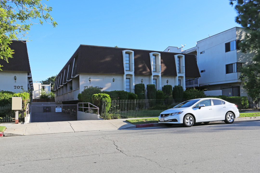 Residential Condominium in Glendale, CA - Building Photo