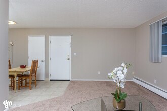 1526 Medfra St in Anchorage, AK - Building Photo - Building Photo