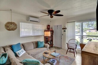 227 NE 24th Ave in Pompano Beach, FL - Foto de edificio - Building Photo