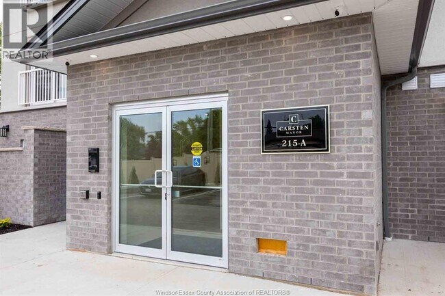 215 Lesperance Rd in Tecumseh, ON - Building Photo - Building Photo