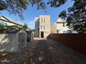 92 Ontario St in Cohoes, NY - Building Photo - Building Photo