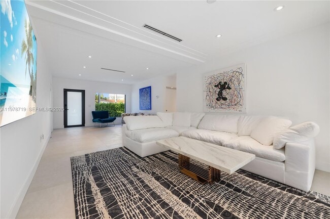 900 W 47th Ct in Miami Beach, FL - Foto de edificio - Building Photo