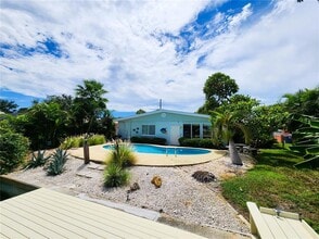 3790 Beach Dr SE in St. Petersburg, FL - Building Photo - Building Photo