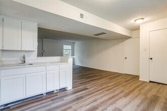 5201 Curzon Ave in Fort Worth, TX - Building Photo - Building Photo