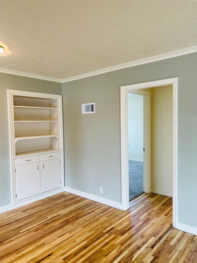 property at 2016 South Ave W