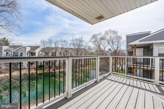 20596 Cornstalk Terrace, Unit 302 in Ashburn, VA - Building Photo - Building Photo