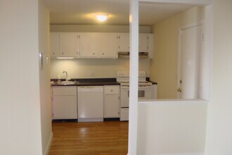 7 Wildwood St, Unit 7 Wildwood St, Dracut, MA 01826 in Dracut, MA - Building Photo - Building Photo