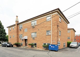517 S Michigan Ct in Addison, IL - Foto de edificio - Building Photo