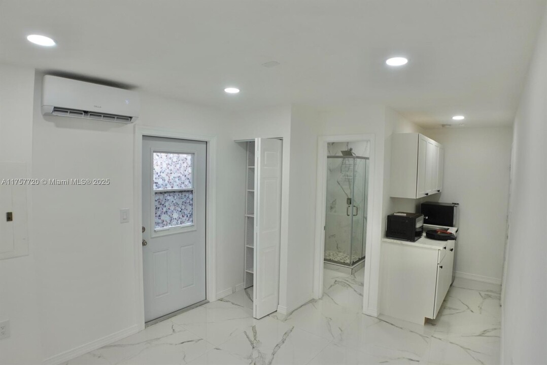 14313 SW 146th Ave in Miami, FL - Building Photo