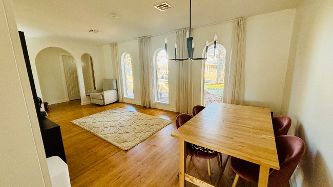 8705 Lakeaire Dr in Oklahoma City, OK - Building Photo - Building Photo