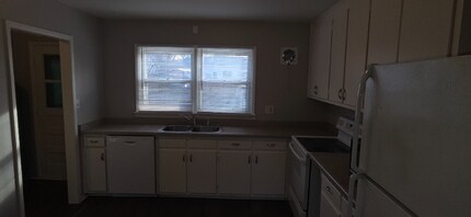 2411 N Logan Ave in Colorado Springs, CO - Foto de edificio - Building Photo