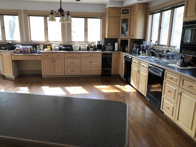 6 Blake Rd, Unit 2 in Brookline, MA - Building Photo - Building Photo