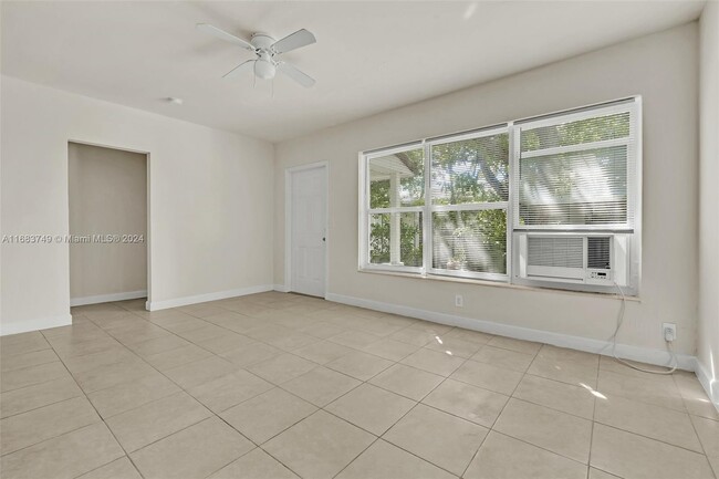 7905 Crespi Blvd in Miami Beach, FL - Building Photo - Building Photo