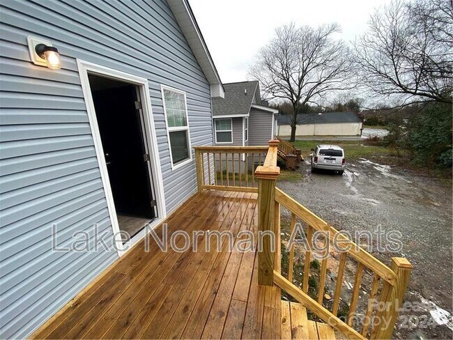 722 E Pine St in Lincolnton, NC - Building Photo - Building Photo