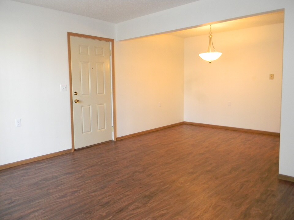 Old Orchard Estates in Carbon Cliff, IL - Building Photo