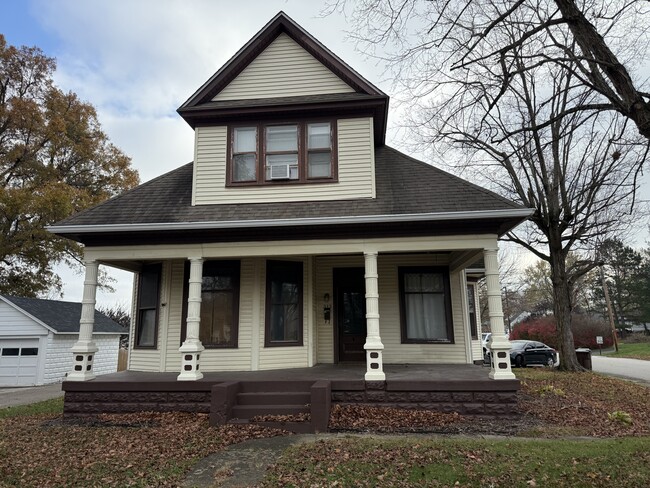 property at 311 S Lincoln Blvd