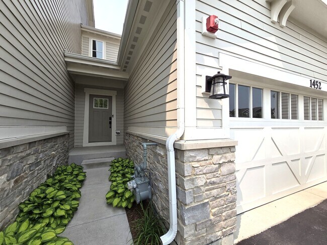 1452 Palmer Ct in Barrington, IL - Building Photo - Building Photo