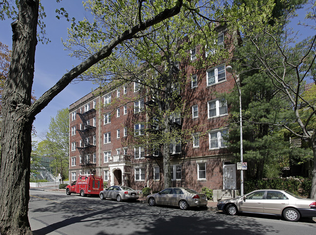 15 Linnaean St. / 6-10 Agassiz St. in Cambridge, MA - Building Photo - Building Photo