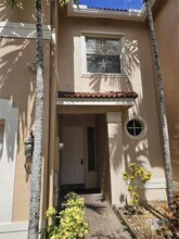 4242 SW 124th Way in Miramar, FL - Foto de edificio - Building Photo