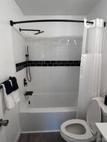 16 Southwind Ln in Milford, CT - Building Photo