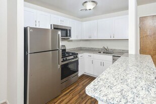 Village Green in Hatboro, PA - Building Photo