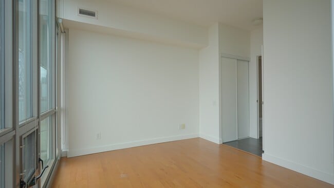 33-1733 Mill St in Toronto, ON - Building Photo - Building Photo