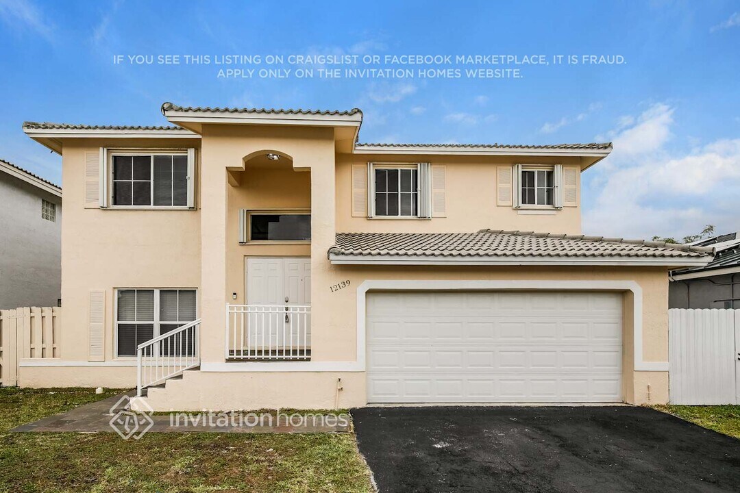 12139 SW 250th Terrace in Homestead, FL - Foto de edificio