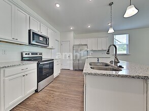 109 Pullen Dr in Clayton, NC - Foto de edificio - Building Photo