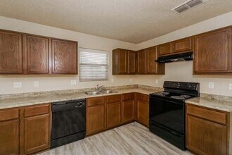 5615 Degan Way in San Antonio, TX - Building Photo - Building Photo