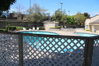 6312 Buena Vista Dr in Newark, CA - Foto de edificio - Building Photo