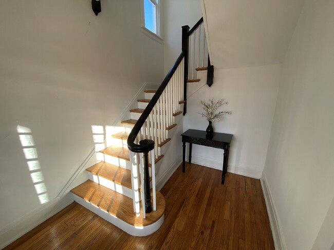 3211 Barton Ave-Unit -Unit 2 in Richmond, VA - Foto de edificio - Building Photo