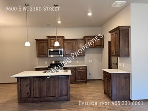 9600 SW 23rd St in Oklahoma City, OK - Building Photo - Building Photo
