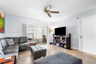 7600 NW 4th Pl in Margate, FL - Building Photo - Building Photo