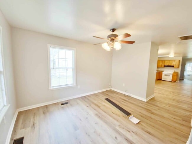 property at 1839 W Ormsby Ave