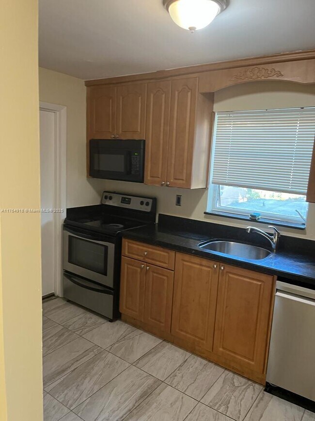 1020 94th St in Bay Harbor Islands, FL - Building Photo - Building Photo