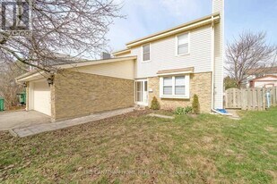 64 Somerset Dr in Brampton, ON - Building Photo