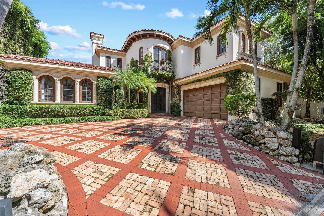 437 Chilean Ave in Palm Beach, FL - Building Photo