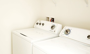 Commons at Potomac Square in Sterling, VA - Building Photo - Interior Photo