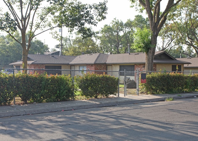 Sutter Village in Modesto, CA - Building Photo - Building Photo