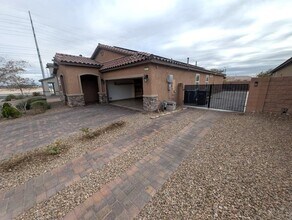 4811 Shady Chestnut Ct in Las Vegas, NV - Building Photo - Building Photo