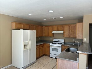 10245 Missouri Meadows St in Las Vegas, NV - Building Photo - Building Photo