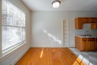 Carlisle Terrace in Birmingham, AL - Building Photo - Interior Photo