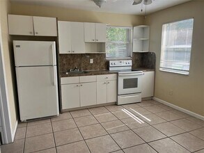 5461 Ravenswood Rd in Fort Lauderdale, FL - Foto de edificio - Building Photo
