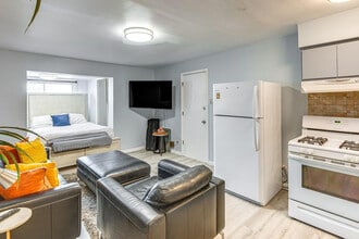 8136 S Kedzie Ave in Chicago, IL - Building Photo - Building Photo